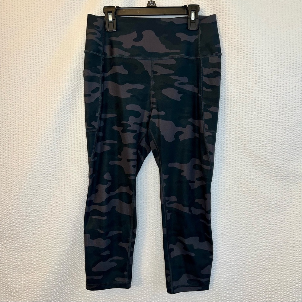 GAPFit Sculpt Revolution Camo Crop Leggings Black Gray Women’s Medium Workout